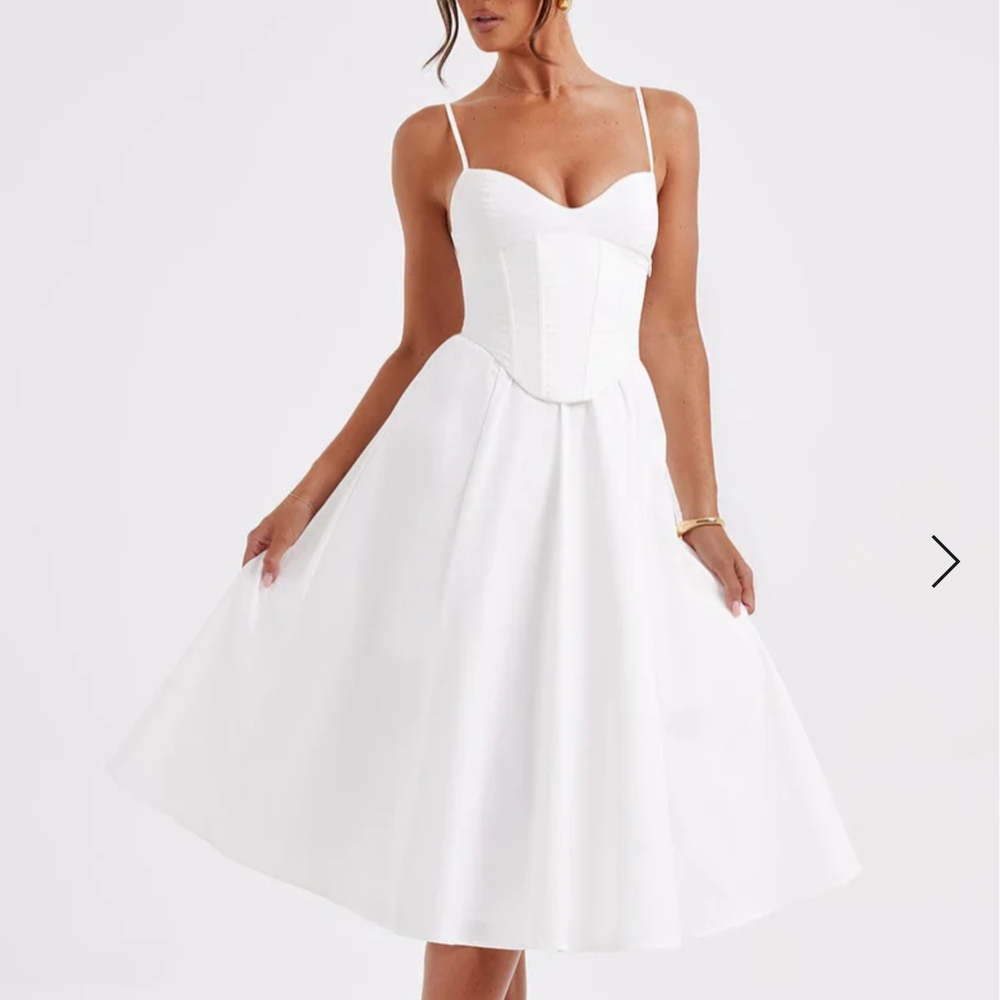 Babyboo - White Sleeveless Sweetheart Midi Dress